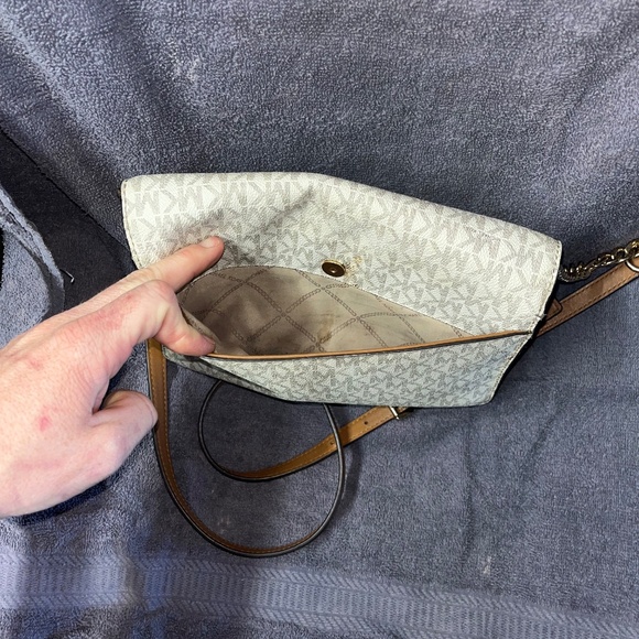 Michael Kors purse - Picture 2 of 7